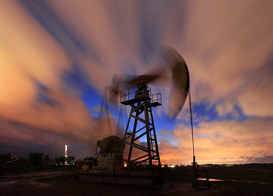 炭黑制作原料主要包括石油產(chǎn)品、天然氣、瀝青煤焦油、蒽油等炭較高的原料