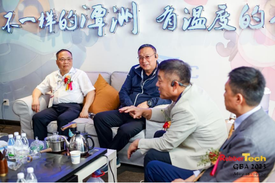 2023大灣區(qū)國際橡膠技術展覽會 RubberTech GBA 2023 (以下簡稱大灣區(qū)橡膠展)，5月18-20日在廣東·佛山潭洲國際會展中心召開，本次展會展出面積突破1萬平方米，參展企業(yè)120余家。大灣區(qū)橡膠展作為中國石化行業(yè)展覽集群“中國石化產(chǎn)業(yè)周”成員展會，母展品牌RubberTech China的前哨站、繼續(xù)聯(lián)合“2023大灣區(qū)國際膠粘劑、密封劑及涂料涂裝展覽會” 同期同地舉辦。以“粵港澳大灣區(qū)”為基點，在華南地區(qū)更為廣袤的區(qū)域進行行業(yè)縱深探索。