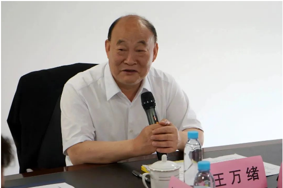 會(huì)議上，王萬緒理事長在講話中強(qiáng)調(diào)了統(tǒng)計(jì)在油墨行業(yè)發(fā)展中的重要性和意義。他指出，統(tǒng)計(jì)工作已經(jīng)連續(xù)開展了30多年，詳細(xì)記錄了我國油墨工業(yè)的發(fā)展歷程，見證了我國油墨工業(yè)的轉(zhuǎn)型和快速發(fā)展。他對(duì)行業(yè)統(tǒng)計(jì)分析中心的工作提出了期望，希望逐步提高統(tǒng)計(jì)工作的時(shí)效性、準(zhǔn)確性、覆蓋面和數(shù)據(jù)分析深度，為行業(yè)發(fā)展提供有效的數(shù)據(jù)支撐。