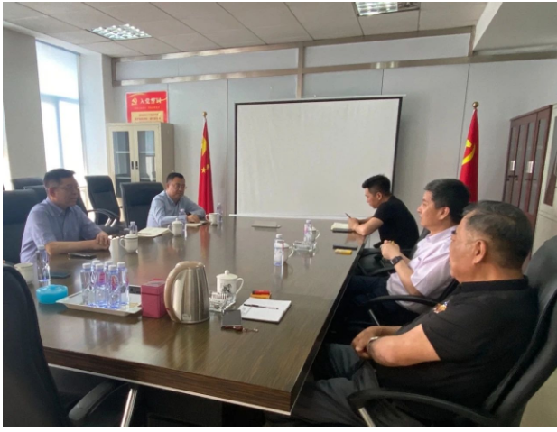 近日，中國輪胎循環(huán)利用協(xié)會李衛(wèi)東會長率領(lǐng)的代表團(tuán)抵達(dá)天津，與天津海泰環(huán)?？萍及l(fā)展有限公司和天津四十二站檢測技術(shù)有限公司進(jìn)行了交流和討論。