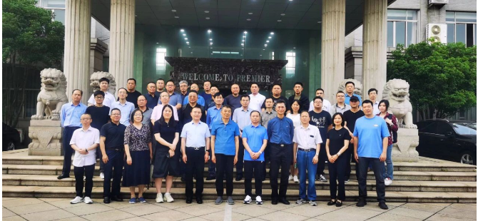 通過本次會議，力車胎行業(yè)展現(xiàn)出了強(qiáng)大的發(fā)展勢頭和廣闊的前景。力車胎分會將繼續(xù)致力于推動行業(yè)的創(chuàng)新發(fā)展，以實現(xiàn)力車胎行業(yè)的綠色、低碳、智能化、數(shù)字化、可持續(xù)、高質(zhì)量發(fā)展。相信在全行業(yè)的共同努力下，力車胎行業(yè)將迎來更加美好的未來。