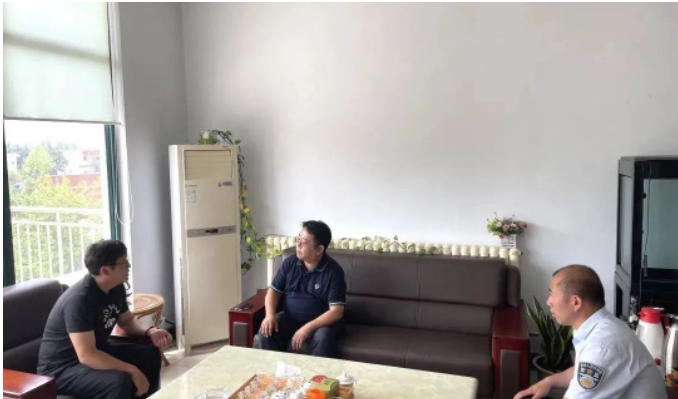 街道黨工委副書記、政協(xié)聯(lián)絡(luò)室主任薛茂春同志對各企業(yè)提出的意見和建議表示感謝，并強調(diào)了這次會議的重要性。他指出，這次座談會的目的是為了了解企業(yè)的實際困難和需求，從而為企業(yè)提供更好的服務(wù)。橡膠輪胎企業(yè)作為勞動密集型企業(yè)，在提高居民收入、解決勞動力就業(yè)以及拉動第三產(chǎn)業(yè)消費方面發(fā)揮著重要的作用。