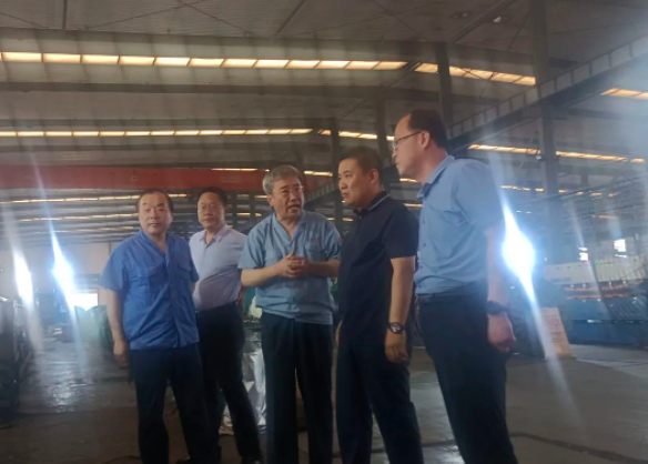 青島市即墨區(qū)副區(qū)長(zhǎng)馬明強(qiáng)攜數(shù)字裝備產(chǎn)業(yè)中心主任呂思龍等一行領(lǐng)導(dǎo)蒞臨青島青纜科技有限責(zé)任公司視察指導(dǎo)工作。