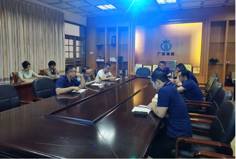 茂名分公司和陽江分公司也分別召開了“安全生產(chǎn)月”活動(dòng)宣傳動(dòng)員會(huì)。茂名分公司在6月5日邀請(qǐng)了高州市消防宣傳講師開展了消防安全培訓(xùn)。陽江分公司在同一天觀看了一系列安全教育警示片，包括《請(qǐng)為自己負(fù)責(zé)》、《請(qǐng)把安全放心上》、《安全的聲音》和《十大典型違章作業(yè)慘烈瞬間》。