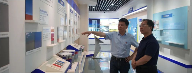 隨后，金海權(quán)工會主席向上級工會詳細匯報了浙江大橋油漆有限公司工會在能級工資建設(shè)、工資集體協(xié)商、員工權(quán)益保障、職工服務(wù)、提升職工會員崗位技能、豐富文體活動等方面所采取的措施和取得的成效。