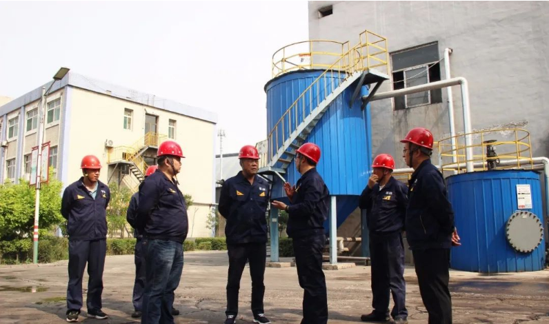 黑貓股份黨委副書(shū)記、董事長(zhǎng)、總經(jīng)理魏明到訪太原黑貓公司，就企業(yè)生產(chǎn)管理、工藝控制和設(shè)備運(yùn)行等方面進(jìn)行調(diào)研指導(dǎo)。他受到太原黑貓負(fù)責(zé)人吳瓊及相關(guān)部門(mén)領(lǐng)導(dǎo)的陪同。