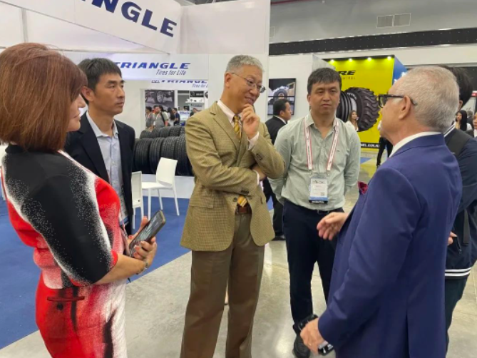 在展會(huì)期間，中國(guó)駐巴拿馬大使魏強(qiáng)親臨三角輪胎展位，詳細(xì)了解了公司情況以及目前外部環(huán)境變化對(duì)出口業(yè)務(wù)的影響，并對(duì)三角輪胎在出口業(yè)績(jī)上取得的成就表示肯定。