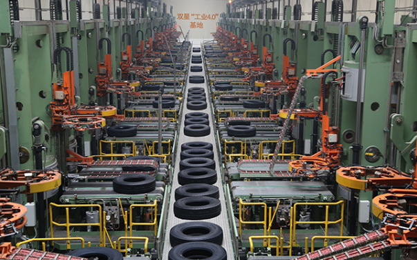 作為唯一與地面接觸的汽車部件，輪胎承載著駕駛員和乘客的生命安全。雙星始終秉承“開發(fā)用戶資源而不僅是開發(fā)產(chǎn)品”的理念，利用互聯(lián)網(wǎng)整合全球資源，注重技術創(chuàng)新。他們不僅推出了具有全防爆特性的安全輪胎，還推動產(chǎn)業(yè)結構調(diào)整與優(yōu)化，以適應汽車行業(yè)的“脫碳”趨勢。此外，雙星還推出了名為“稀土金”的輪胎，具有超安全、超省油、超耐磨和超低生熱等特性。除此之外，雙星還開發(fā)了一種名為“增力輪”的新型產(chǎn)品，其設計獨特，無需充氣和輪輞，具備較長的使用壽命。