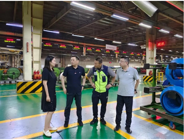 吉林長春新區(qū)管委會副主任石威帶隊到錦湖輪胎(長春)有限公司進行了實地考察。