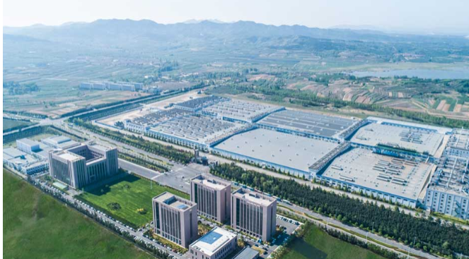 由中國汽車報和工業(yè)和信息化部新聞宣傳中心聯(lián)合主辦的2023金臺汽車論壇在北京隆重舉行。本次論壇以“中國汽車崛起的世界意義”為主題，吸引了相關(guān)部委領(lǐng)導(dǎo)、行業(yè)組織負(fù)責(zé)人，主流車企和產(chǎn)業(yè)鏈重點企業(yè)高管以及行業(yè)精英的共同參與。