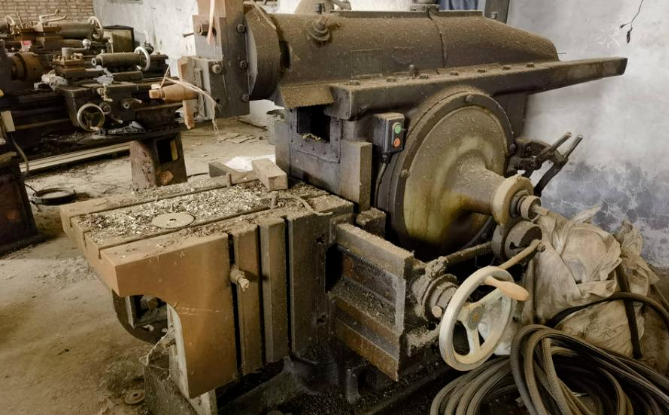 天津市西青區(qū)人民法院發(fā)布公告稱，將于2023年6月19日至20日，在淘寶網(wǎng)司法拍賣網(wǎng)絡平臺上對天津津泰橡膠股份有限公司的一批機器設備進行公開拍賣。