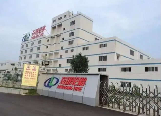 作為廣西第一家高端輪胎制造企業(yè)，廣西玲瓏目前擁有80項知識產權，其中包括3項發(fā)明專利、72項實用新型專利和5項軟件著作權。在廣西輪胎制造行業(yè)，廣西玲瓏憑借眾多知識產權的數量位居榜首。