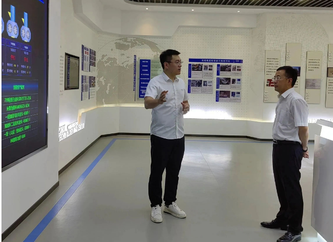 瑞安市委書(shū)記李堅(jiān)對(duì)浙江中瑞橡膠高分子材料股份有限公司進(jìn)行了調(diào)研指導(dǎo)工作。李堅(jiān)一行受到了公司董事長(zhǎng)王建森、副總經(jīng)理王一昊以及黃偉良的熱情接待。隨行的還有瑞安市委常委、副市長(zhǎng)林政洪以及市委辦公室、市經(jīng)信局、市統(tǒng)計(jì)局、瑞安經(jīng)開(kāi)區(qū)和南濱街道等主要領(lǐng)導(dǎo)。