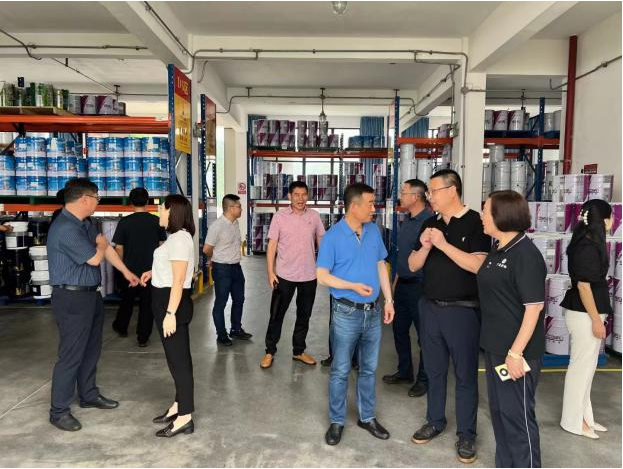 會議結束后，與會人員參觀了飛轎公司的智能化生產車間，紛紛表示對企業(yè)下一步發(fā)展規(guī)劃提供了借鑒和參考。