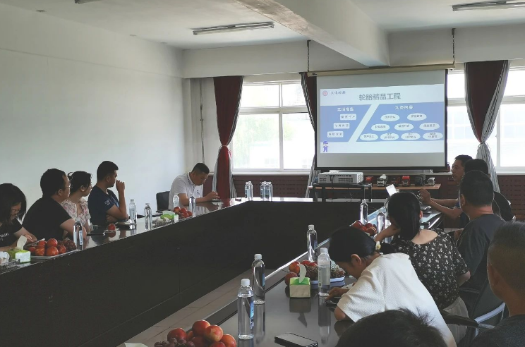 多年以來，大連輪胎公司憑借著高投入的技術(shù)研發(fā)和深厚的技術(shù)積累，以及科學健全的管理體系和人才儲備，成功打造出了一條高效協(xié)同、科學環(huán)保的經(jīng)營鏈條。他們所生產(chǎn)的產(chǎn)品不僅滿足市場需求，而且經(jīng)得起市場的考驗。