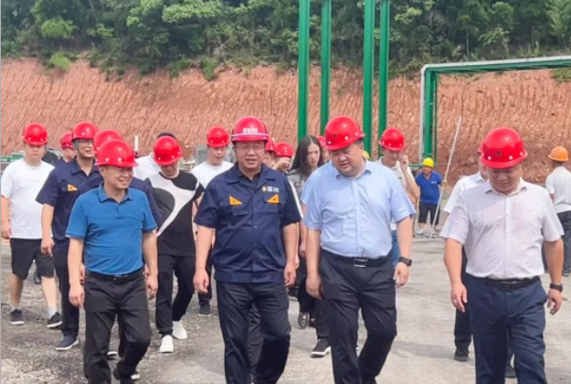 景德鎮(zhèn)市昌江區(qū)區(qū)長到黑貓?zhí)技{米管項(xiàng)目建設(shè)現(xiàn)場調(diào)研