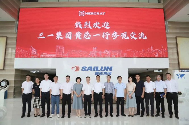 三一集團有限公司(簡稱：三一集團)高級副總經(jīng)理兼商務總部總監(jiān)黃建峰率領代表團于7月13日訪問了國家橡膠與輪胎工程技術研究中心(簡稱：國橡中心)。此次訪問旨在加深雙方合作，搶抓發(fā)展機遇，并就深化戰(zhàn)略合作展開深入交流。