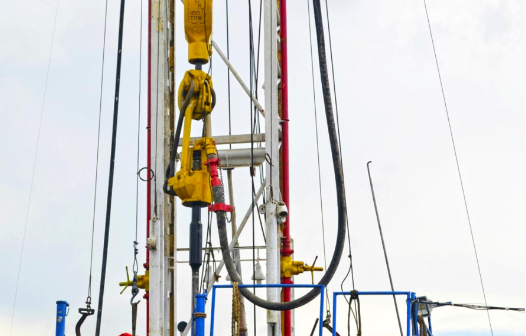 利通科技以頁巖油氣、海洋油氣等領域勘探開采難點為目標，以創(chuàng)新引領、換道超車之勢，不斷尋求突破，加快推進頁巖油氣增產(chǎn)酸化壓裂軟管、高壓泥漿軟管、節(jié)流壓井軟管、井控軟管等石油管線的國產(chǎn)化進程。同時，利通科技還推出了超耐磨酸化壓裂軟管及超高壓樹脂軟管等多款熱銷產(chǎn)品，展示了其在助推油氣行業(yè)綠色低碳轉(zhuǎn)型發(fā)展方面的實力。