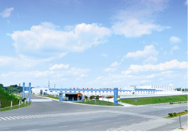 龍維軍表示，海大是路易的戰(zhàn)略品牌，擁有完善的產(chǎn)品線和絕對的優(yōu)勢。尤其是海大集團(tuán)的新能源花紋和12-23寸的輪胎產(chǎn)品備受認(rèn)可。