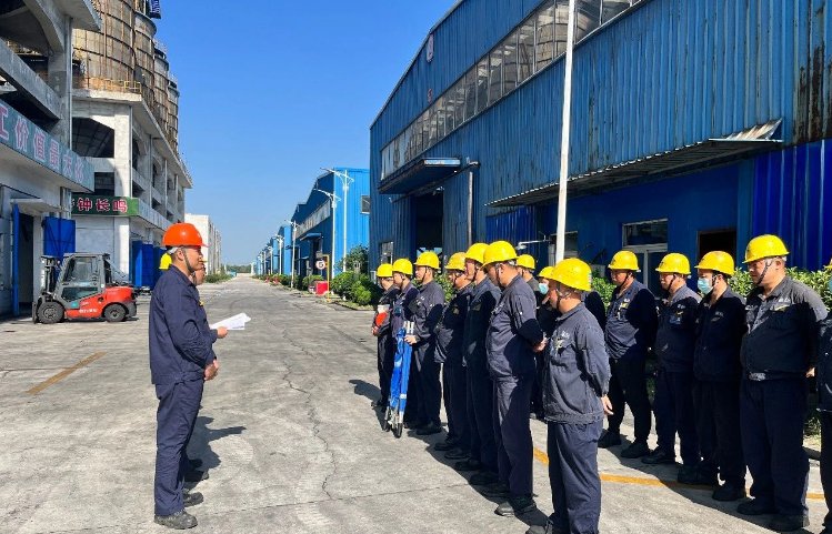 濟(jì)寧黑貓成功舉行了一場機(jī)械傷害事故現(xiàn)場處置應(yīng)急演練，旨在提升員工的安全防護(hù)意識和自我保護(hù)能力，加強(qiáng)應(yīng)對突發(fā)機(jī)械傷害事故的處置能力，從而有效減少事故損失并提升企業(yè)的應(yīng)急救援水平。