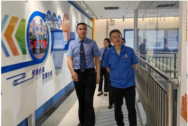 貴州省貴陽市修文縣人民檢察院黨組書記、檢察長周倫率領(lǐng)團隊一行，對貴州輪胎股份有限公司進行了實地走訪。