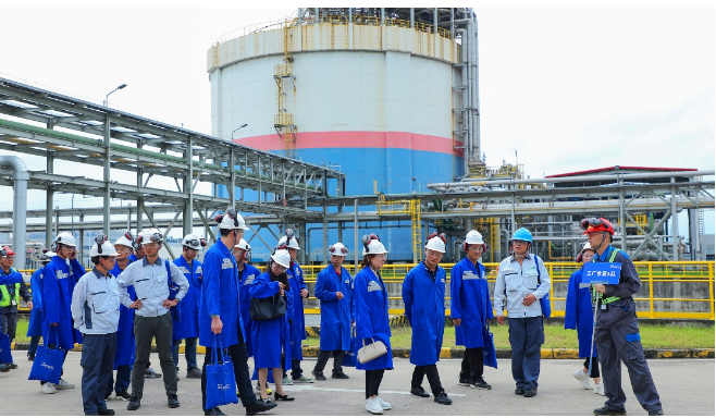 此次活動(dòng)還邀請(qǐng)了常州大學(xué)師生代表及周邊企業(yè)代表參觀阿朗新科常州工廠，通過(guò)參觀了解企業(yè)的生產(chǎn)流程和技術(shù)應(yīng)用，加深了公眾對(duì)化工企業(yè)的認(rèn)知。阿朗新科希望通過(guò)這樣的公開(kāi)互動(dòng)活動(dòng)，進(jìn)一步加強(qiáng)與社會(huì)各界的交流與合作，共同推動(dòng)化工行業(yè)的可持續(xù)發(fā)展。