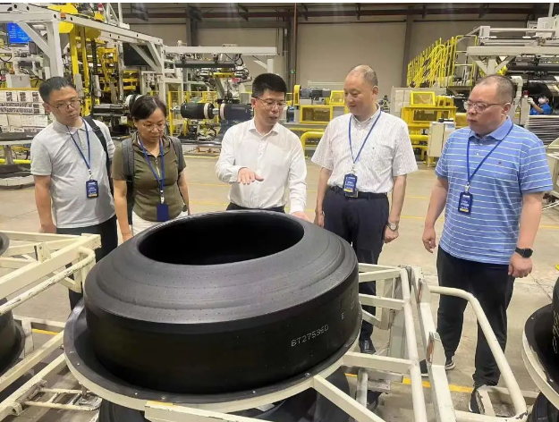 “一帶一路”采訪團(tuán)深入通用橡膠泰國工廠探訪