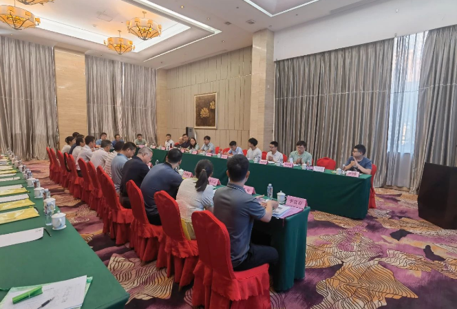 廣墾橡膠集團召開了《2023年天然橡膠采收加工關鍵技術及其裝備研究》項目推進會，為進一步提升科技創(chuàng)新，賦能天然橡膠產(chǎn)業(yè)的發(fā)展，助推全產(chǎn)業(yè)鏈高質(zhì)量發(fā)展。