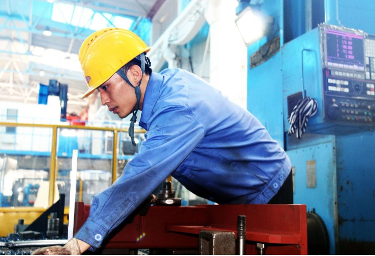 桂林橡膠機(jī)械有限公司：訂單成績(jī)創(chuàng)新高，市場(chǎng)導(dǎo)向獲成功