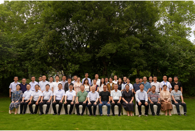 此次會議為電線電纜材料專家委員們提供了一個廣泛交流的平臺，促進了行業(yè)的高質(zhì)量發(fā)展和標準化進程。在專家們的共同努力下，電線電纜行業(yè)將不斷創(chuàng)新發(fā)展，推動行業(yè)朝著更加綠色、智能、可持續(xù)的方向邁進。