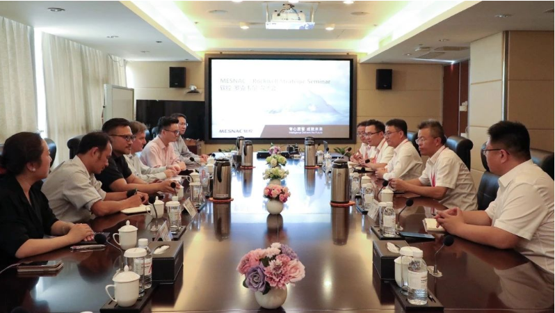 羅克韋爾自動(dòng)化亞太區(qū)總裁Scott Wooldridge一行于7月27日到訪軟控，軟控董事長(zhǎng)兼總裁官炳政親切接待了他們。