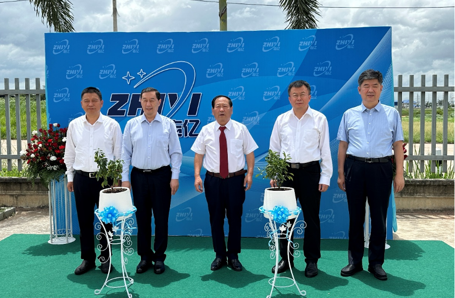 河北省省委常委、石家莊市委書記張超超一行實(shí)地考察了志億鋅業(yè)集團(tuán)在泰國的生產(chǎn)基地。在交流會(huì)上，張超超書記鼓勵(lì)企業(yè)充分發(fā)揮自身優(yōu)勢，積極推動(dòng)內(nèi)地企業(yè)“走出去”、做大做強(qiáng)做優(yōu)。