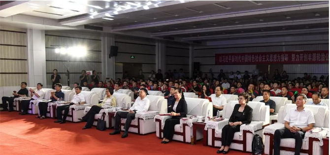 山東豐源輪胎制造股份有限公司在于8月2日舉辦盛大慶典，慶祝公司重組投產(chǎn)十周年。各界嘉賓齊聚一堂，共同回顧豐源輪胎的發(fā)展歷程，并展望未來，探討趕超跨越、高質(zhì)發(fā)展的新宏圖。