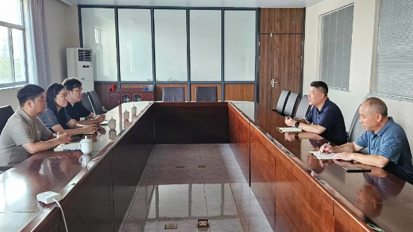 研組走訪了協(xié)會(huì)理事單位山東魯強(qiáng)電纜(集團(tuán))股份有限公司。在座談中，安全生產(chǎn)環(huán)保部部長(zhǎng)孔凡義詳細(xì)介紹了公司的運(yùn)營情況和企業(yè)發(fā)展中的問題和訴求。