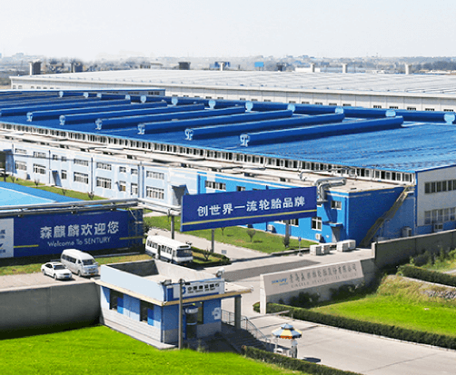 青島森麒麟輪胎股份有限公司宣布，其泰國二期項(xiàng)目已順利進(jìn)入滿產(chǎn)運(yùn)行階段。該項(xiàng)目年產(chǎn)能達(dá)到600萬條高性能半鋼子午胎以及200萬條高性能全鋼子午胎，彰顯了企業(yè)在技術(shù)創(chuàng)新和智能制造方面的卓越能力。