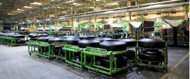 有道輪胎作為一家專(zhuān)業(yè)的橡膠輪胎研發(fā)制造企業(yè)，積極應(yīng)對(duì)當(dāng)前嚴(yán)峻的經(jīng)濟(jì)形勢(shì)，在逆境中展現(xiàn)出強(qiáng)大的發(fā)展活力。