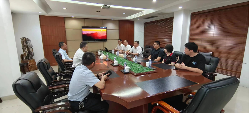 在集團(tuán)常務(wù)副總林資源的陪同講解下，調(diào)研組對集團(tuán)的關(guān)鍵技術(shù)攻關(guān)、創(chuàng)新平臺建設(shè)、人才引進(jìn)培育以及高新技術(shù)企業(yè)認(rèn)定等方面進(jìn)行了充分調(diào)研，并詳細(xì)了解了企業(yè)的生產(chǎn)運(yùn)行、產(chǎn)品研發(fā)、市場開拓和發(fā)展規(guī)劃等情況。