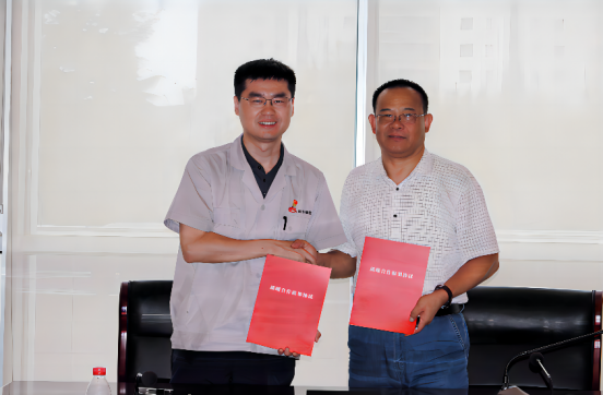 陜西延長石油集團有限公司與北京橡院橡膠輪胎檢測技術(shù)服務(wù)有限公司宣布達成一項重要的戰(zhàn)略合作協(xié)議，將共同致力于推動輪胎質(zhì)量監(jiān)測和技術(shù)提升的發(fā)展。