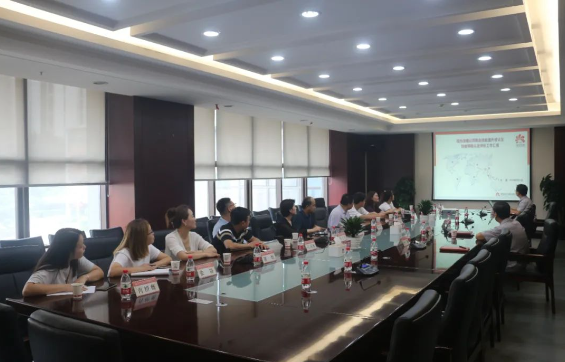 在調(diào)研結(jié)束后，何曉林對(duì)陜西延長(zhǎng)石油西北橡膠有限公司在技能人才培養(yǎng)與評(píng)價(jià)方面取得的成績(jī)表示高度贊賞。她強(qiáng)調(diào)，通過(guò)這次交流，希望能夠?qū)ふ腋嗟暮献鳈C(jī)會(huì)，促進(jìn)不同企業(yè)之間的協(xié)同發(fā)展，共同推動(dòng)技能人才評(píng)價(jià)工作向更高水平邁進(jìn)。