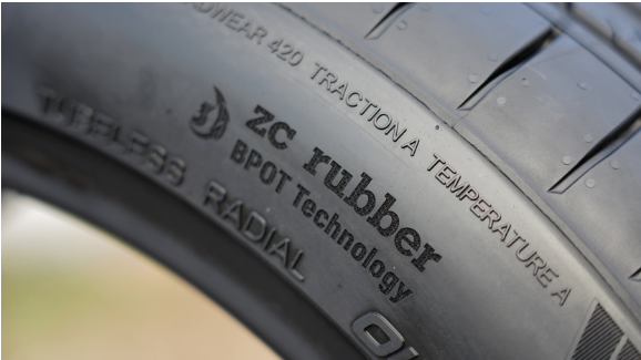 這次會議不僅標志著中策橡膠在技術創(chuàng)新和產品研發(fā)方面取得了重要進展，也為輪胎行業(yè)的未來增長描繪了新的篇章。中策橡膠表示將繼續(xù)以產品為本，關注用戶需求，攜手更多合作伙伴，給予更大的支持，在市場的賽道上，專注自身，開拓未來。