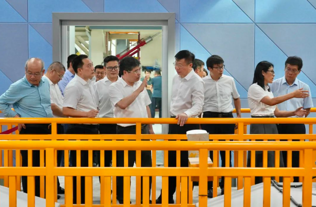 對于未來，黃埔材料院表示將繼續(xù)加強科技創(chuàng)新賦能，著力突破關(guān)鍵核心技術(shù)，促進創(chuàng)新鏈和產(chǎn)業(yè)鏈的深度融合，不斷提升科技成果的轉(zhuǎn)化和產(chǎn)業(yè)化水平，為非公有制企業(yè)的高質(zhì)量發(fā)展提供強有力的支持。