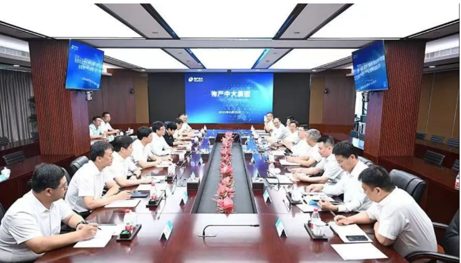 山東省濰坊市市委書記劉運(yùn)率領(lǐng)代表團(tuán)赴浙江展開為期兩天的“點(diǎn)對(duì)點(diǎn)”招商活動(dòng)。此次活動(dòng)旨在深化地區(qū)間的經(jīng)濟(jì)合作，加速項(xiàng)目的實(shí)施落地。