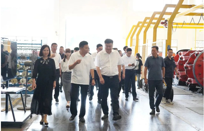 城建黨委書記董事長史海成一行到華凌電纜調研