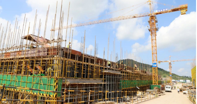 據(jù)了解，“智能橡膠產(chǎn)業(yè)園項(xiàng)目”由浙江三力士智能傳動(dòng)科技有限公司投資建設(shè)，計(jì)劃總投資52.5億元，總用地1500畝，打造集橡膠制品生產(chǎn)基地、智能橡膠裝備制造基地、技術(shù)研發(fā)與創(chuàng)新基地等功能于一體的生態(tài)綠色循環(huán)橡膠產(chǎn)業(yè)園。