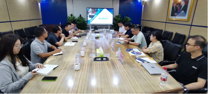 普利司通(無錫)輪胎有限公司副工廠長任斌一行于8月25日訪問了山東奇妙智能科技有限公司。這次跨界交流旨在探索傳統(tǒng)輪胎行業(yè)與工業(yè)AI視覺檢測的結(jié)合，以推動行業(yè)降本增效的發(fā)展。