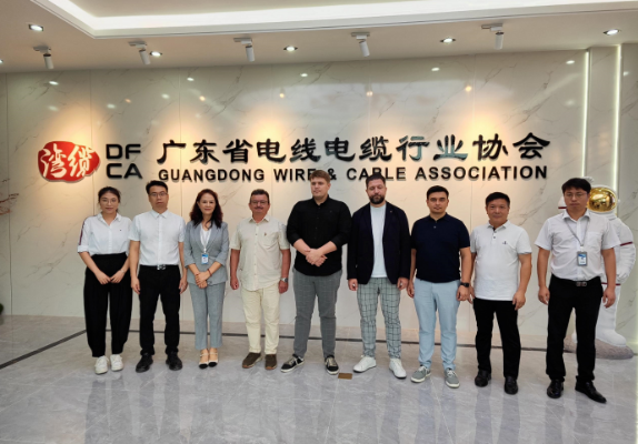 俄羅斯代表表示，此次廣東省電線電纜行業(yè)協(xié)會的交流活動是一次富有成果的訪問。他們不僅關(guān)注設(shè)備采購，還發(fā)現(xiàn)了連接器線束、新能源線纜等潛在商機。他們熱切期待著中國企業(yè)能夠前往俄羅斯考察，并在未來實現(xiàn)更緊密的中俄合作。