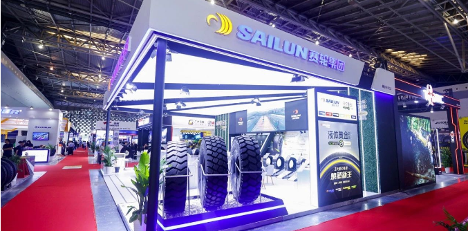 賽輪集團在中國國際輪胎輪轂博覽會上展示的液體黃金轎車胎、卡客車胎和特種胎備受海內(nèi)外采購商和媒體的關(guān)注。這一豐富的產(chǎn)品矩陣、優(yōu)異的產(chǎn)品質(zhì)量和卓越的產(chǎn)品性能，充分展示了中國輪胎產(chǎn)品在全球市場上不斷提升的實力。