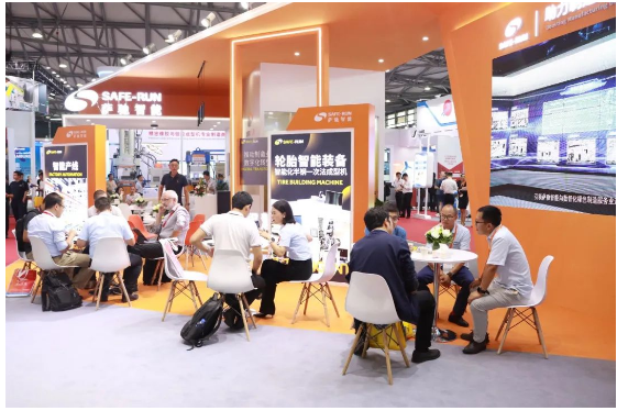 第二十一屆中國國際橡膠技術(shù)展覽會在上海浦東會展中心圓滿落幕。本次展會上，薩馳智能攜手高端智能輪胎裝備、核心智能物流裝備，以及胎胚物流、成品物流等智能產(chǎn)線和智慧工廠一站式物流解決方案亮相，吸引了眾多參展嘉賓的關(guān)注。