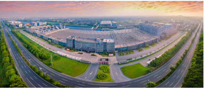 目前，國內(nèi)外輪胎行業(yè)正在迎來回暖，競爭也日益激烈。通用股份表示，將依托海外雙基地優(yōu)勢，加強渠道區(qū)域化、產(chǎn)品差異化、品牌高端化，通過不斷提升綜合競爭力，致力于為全球用戶提供更安全、更環(huán)保的產(chǎn)品和服務(wù)。