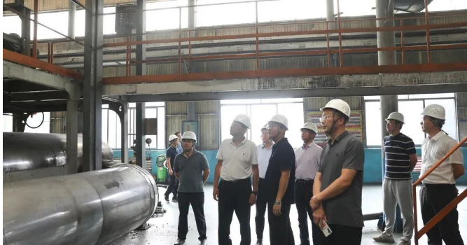 莒縣經(jīng)濟(jì)開發(fā)區(qū)黨工委委員、工會(huì)主席，縣化工新材料產(chǎn)業(yè)鏈副鏈長(zhǎng)的翟峰樂一行前往九戶鎮(zhèn)進(jìn)行深入調(diào)研。